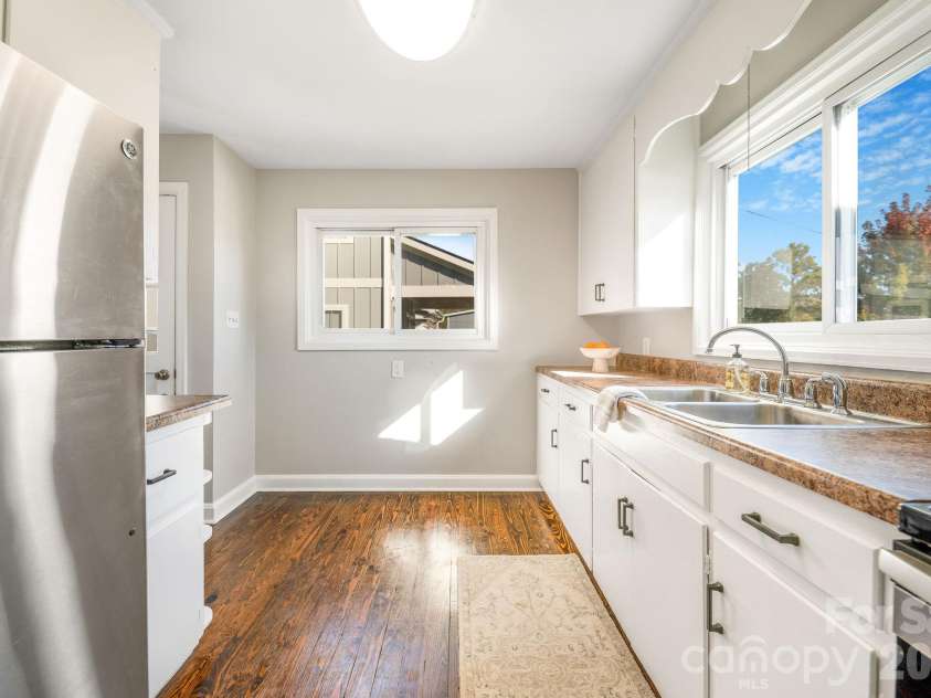 24 Cedar Street, Asheville, NC 28803.  MLS# CAR4422963, YatesRealty ID 56908. 