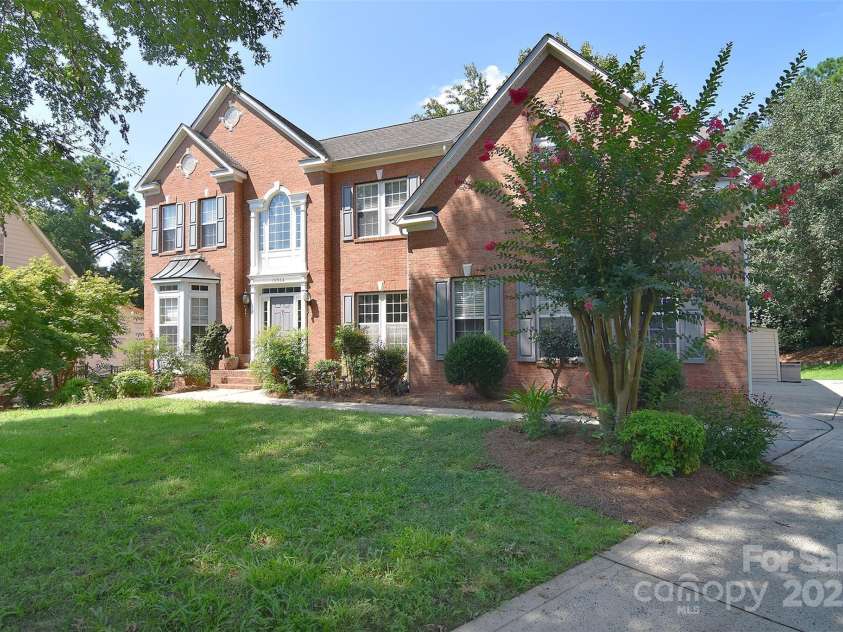 15964 Cumnor Lane, Charlotte, NC 28277.  MLS# CAR4242740, YatesRealty ID 5691. 