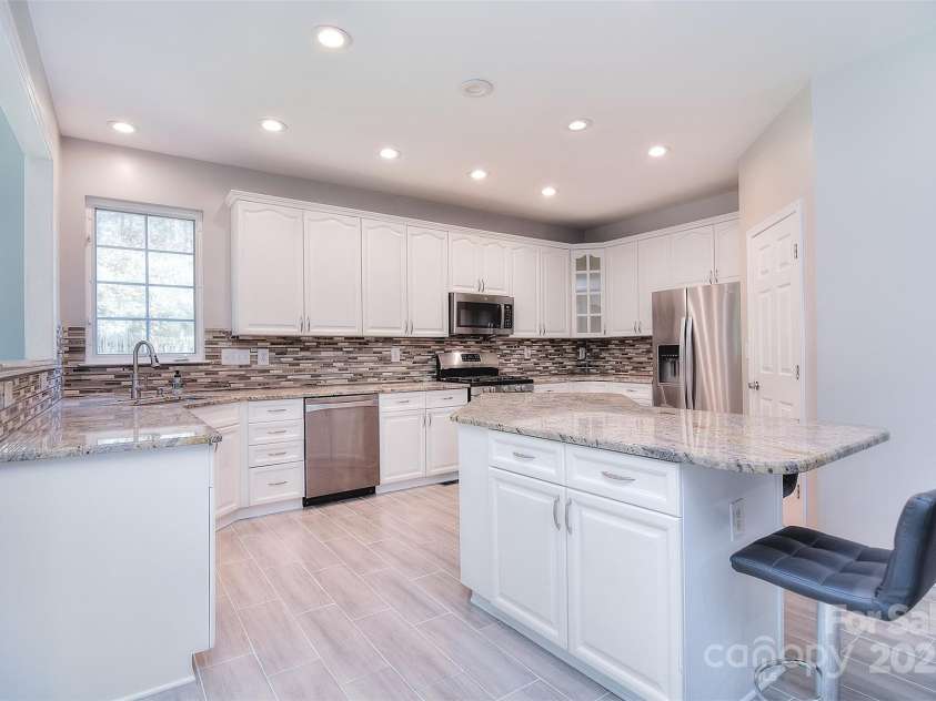 15964 Cumnor Lane, Charlotte, NC 28277.  MLS# CAR4242740, YatesRealty ID 5691. 