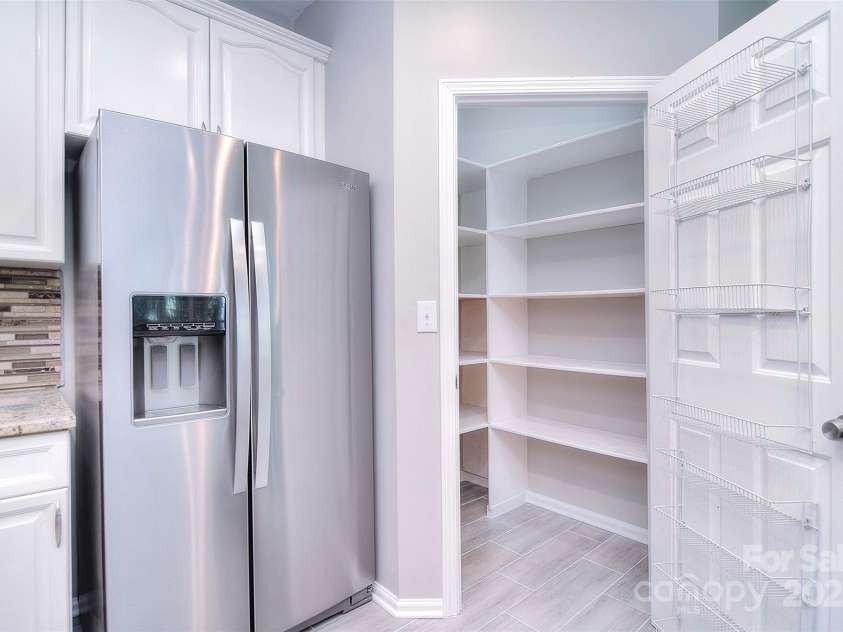 15964 Cumnor Lane, Charlotte, NC 28277.  MLS# CAR4242740, YatesRealty ID 5691. 