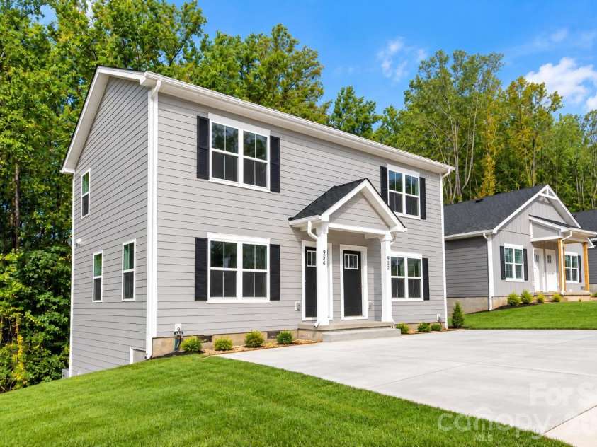 952-954 4th Street Place, Hickory, NC 28602.  MLS# CAR4434632, YatesRealty ID 56914. 