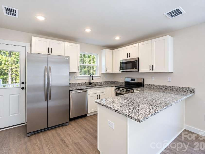 952-954 4th Street Place, Hickory, NC 28602.  MLS# CAR4434632, YatesRealty ID 56914. 