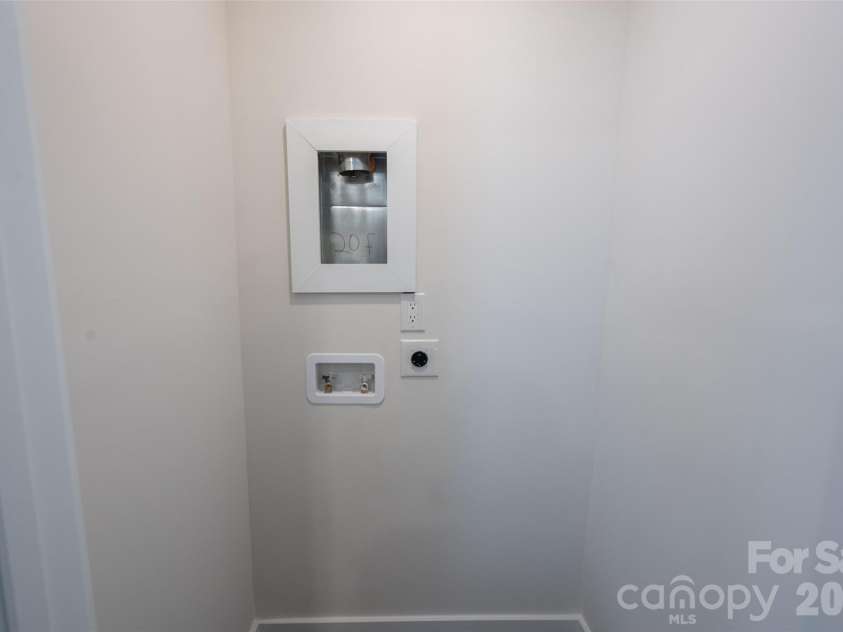952-954 4th Street Place, Hickory, NC 28602.  MLS# CAR4434632, YatesRealty ID 56914. 