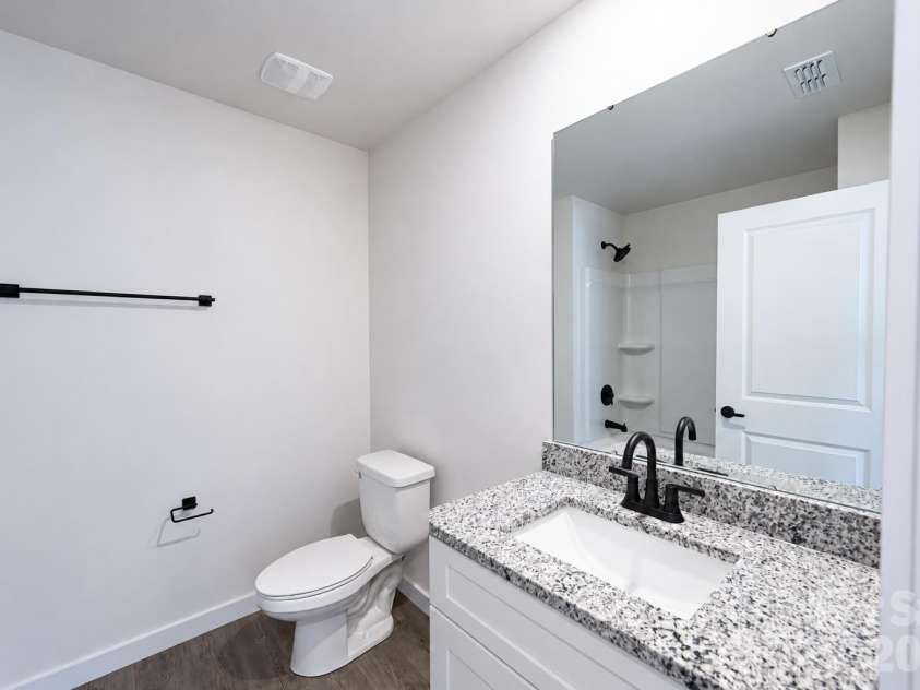 952-954 4th Street Place, Hickory, NC 28602.  MLS# CAR4434632, YatesRealty ID 56914. 