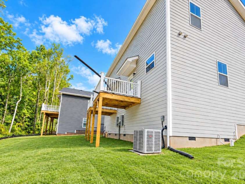 952-954 4th Street Place, Hickory, NC 28602.  MLS# CAR4434632, YatesRealty ID 56914. 