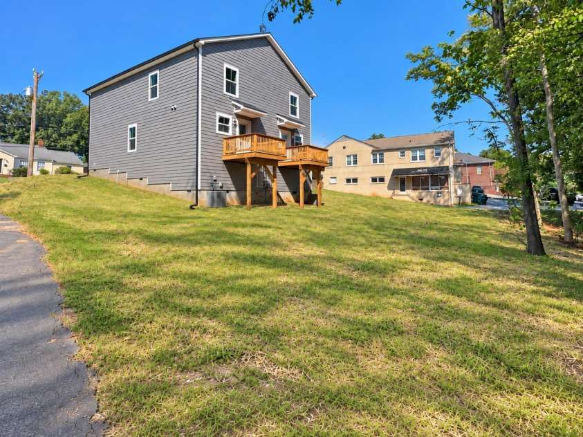 415-417 4th Street, Hickory, NC 28602.  MLS# CAR4434369, YatesRealty ID 56915. 