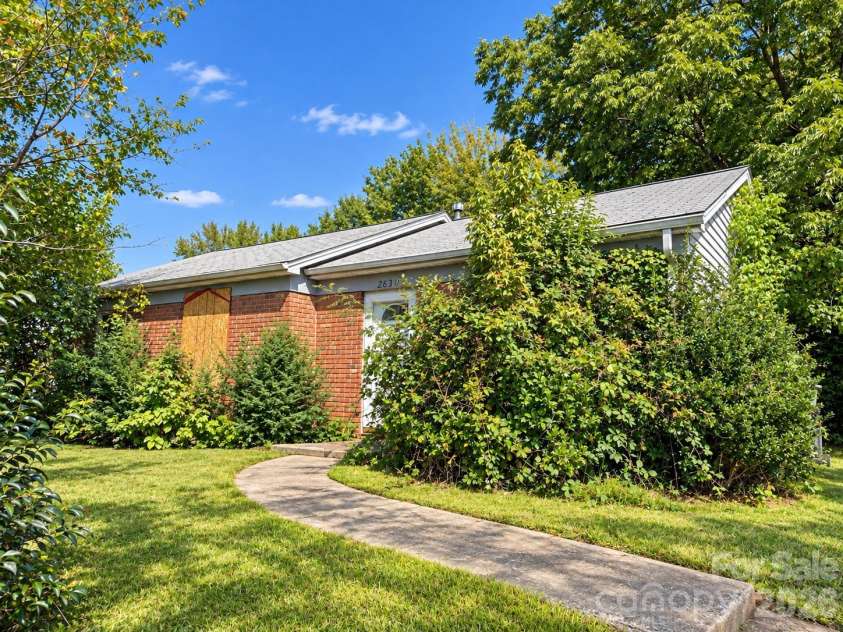 2636 Dalecrest Drive, Charlotte, NC 28269.  MLS# CAR4435227, YatesRealty ID 56919. 