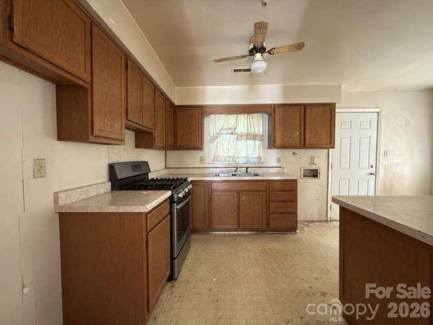2636 Dalecrest Drive, Charlotte, NC 28269.  MLS# CAR4435227, YatesRealty ID 56919. 