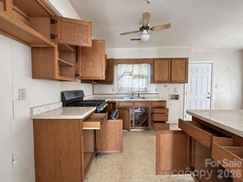 2636 Dalecrest Drive, Charlotte, NC 28269.  MLS# CAR4435227, YatesRealty ID 56919. 