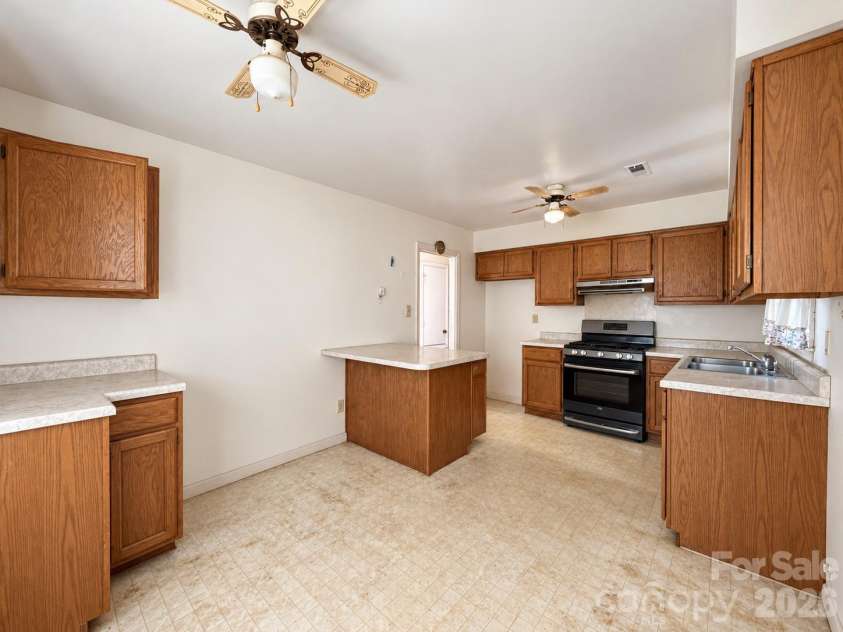2636 Dalecrest Drive, Charlotte, NC 28269.  MLS# CAR4435227, YatesRealty ID 56919. 
