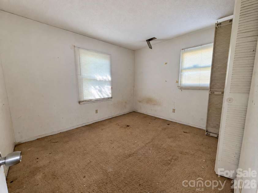 2636 Dalecrest Drive, Charlotte, NC 28269.  MLS# CAR4435227, YatesRealty ID 56919. 