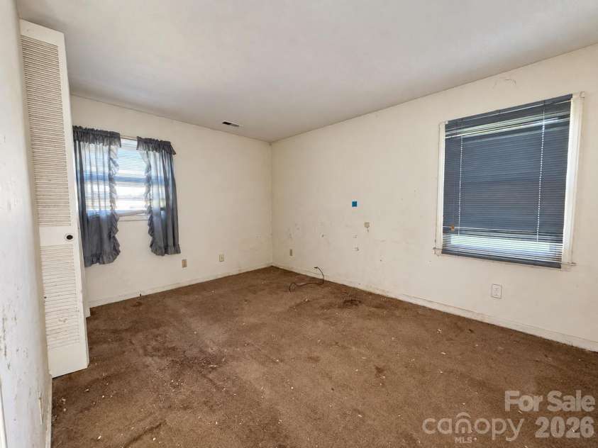 2636 Dalecrest Drive, Charlotte, NC 28269.  MLS# CAR4435227, YatesRealty ID 56919. 
