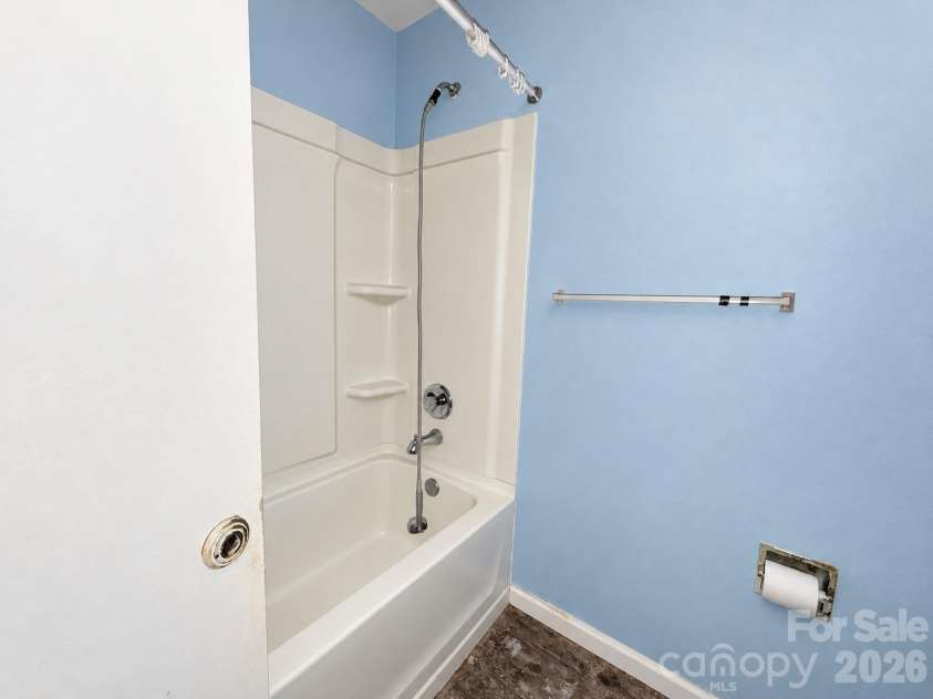 2636 Dalecrest Drive, Charlotte, NC 28269.  MLS# CAR4435227, YatesRealty ID 56919. 