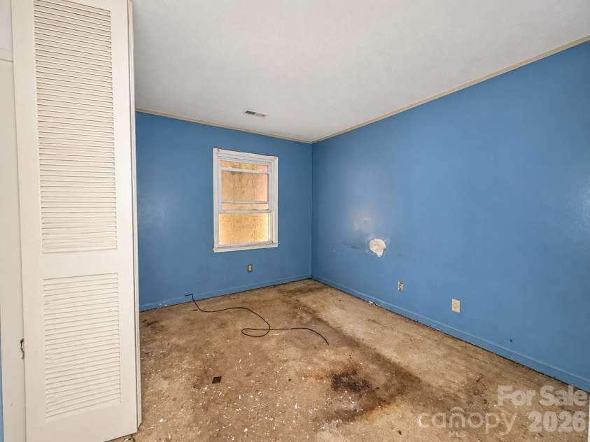 2636 Dalecrest Drive, Charlotte, NC 28269.  MLS# CAR4435227, YatesRealty ID 56919. 