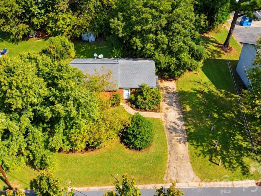 2636 Dalecrest Drive, Charlotte, NC 28269.  MLS# CAR4435227, YatesRealty ID 56919. 