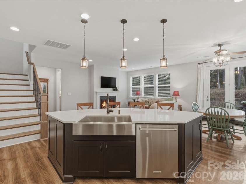 481 Sandbar Point, Lake Wylie, SC 29710.  MLS# CAR4350414, YatesRealty ID 5692. 