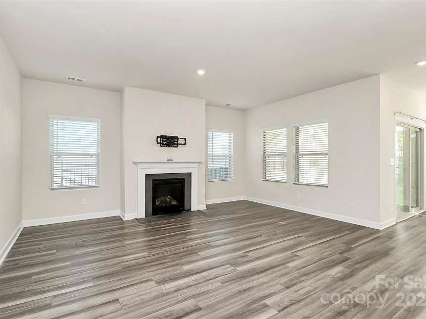 7403 American Elm Road, Charlotte, NC 28215.  MLS# CAR4194768, YatesRealty ID 5692. 