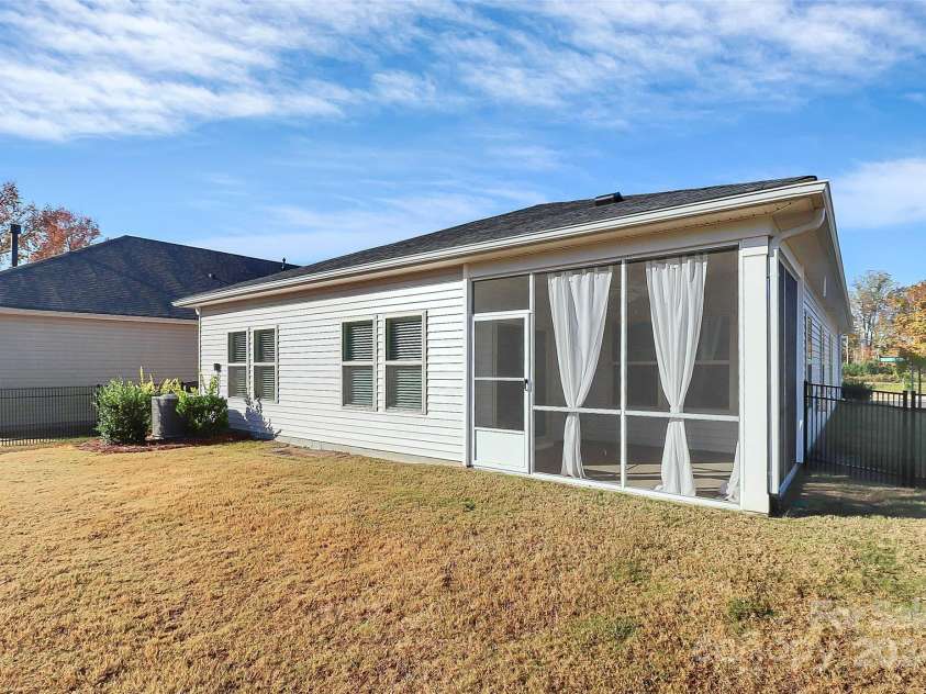 7403 American Elm Road, Charlotte, NC 28215.  MLS# CAR4194768, YatesRealty ID 5692. 