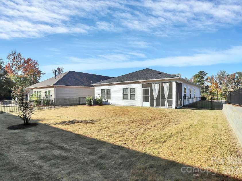 7403 American Elm Road, Charlotte, NC 28215.  MLS# CAR4194768, YatesRealty ID 5692. 