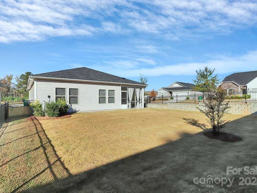 7403 American Elm Road, Charlotte, NC 28215.  MLS# CAR4194768, YatesRealty ID 5692. 