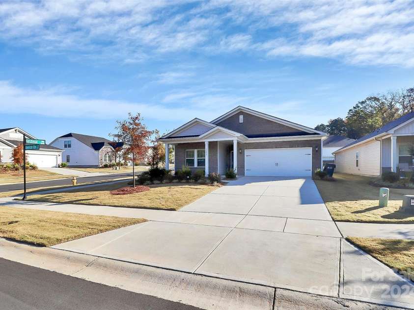 7403 American Elm Road, Charlotte, NC 28215.  MLS# CAR4194768, YatesRealty ID 5692. 