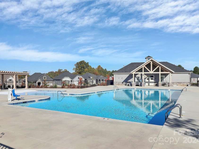 7403 American Elm Road, Charlotte, NC 28215.  MLS# CAR4194768, YatesRealty ID 5692. 