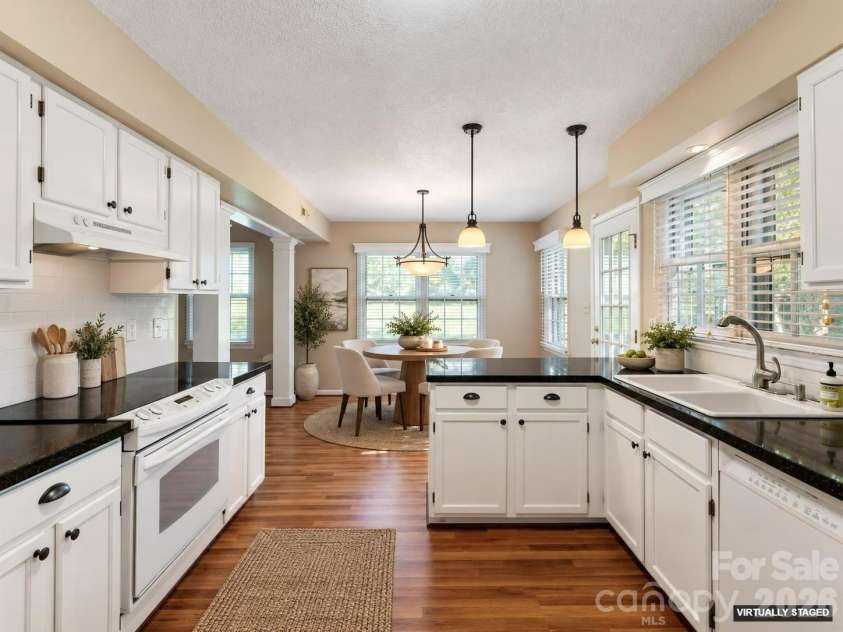 727 Clayfield Court, Charlotte, NC 28209.  MLS# CAR4434507, YatesRealty ID 56924. 