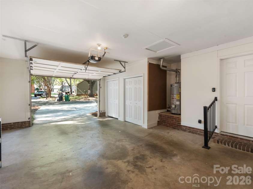 727 Clayfield Court, Charlotte, NC 28209.  MLS# CAR4434507, YatesRealty ID 56924. Garage
