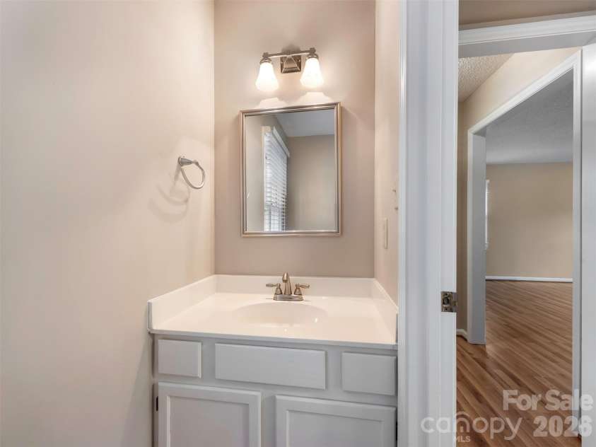 727 Clayfield Court, Charlotte, NC 28209.  MLS# CAR4434507, YatesRealty ID 56924. Half Bath