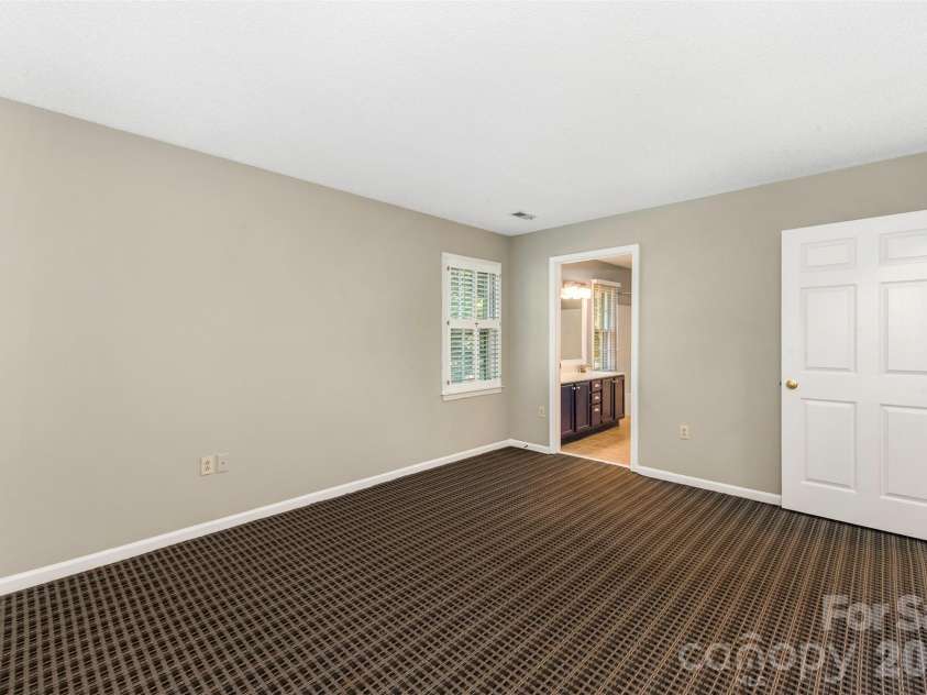 727 Clayfield Court, Charlotte, NC 28209.  MLS# CAR4434507, YatesRealty ID 56924. Primary Bedroom