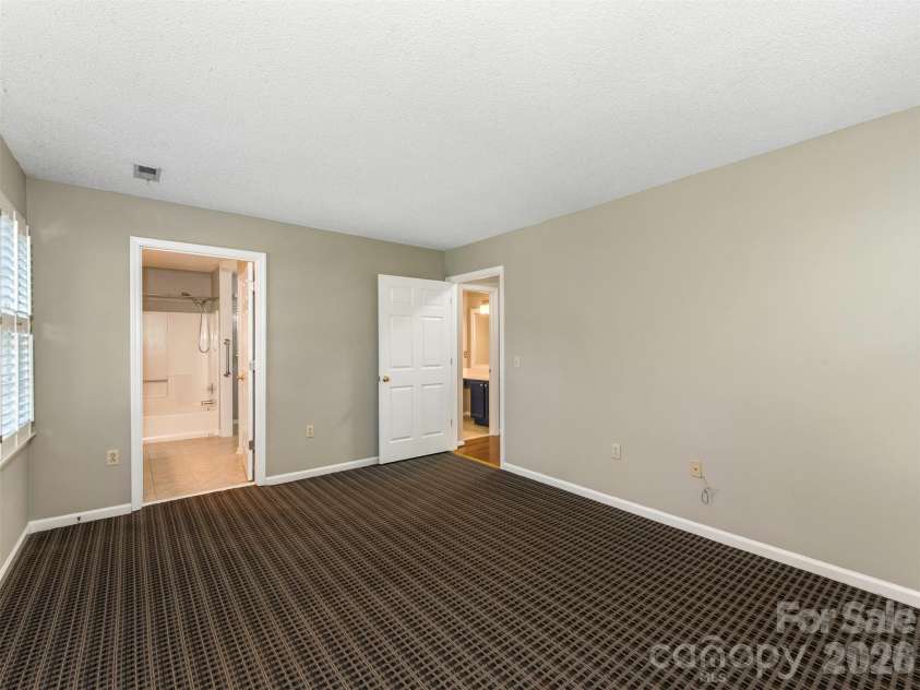 727 Clayfield Court, Charlotte, NC 28209.  MLS# CAR4434507, YatesRealty ID 56924. Primary Bedroom