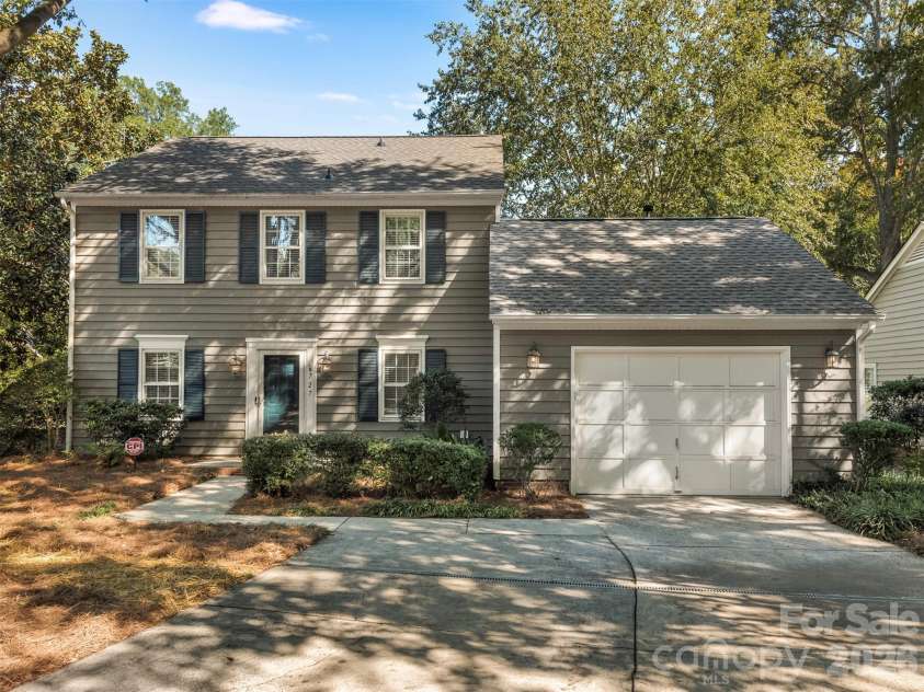 727 Clayfield Court, Charlotte, NC 28209.  MLS# CAR4434507, YatesRealty ID 56924. Welcome home!