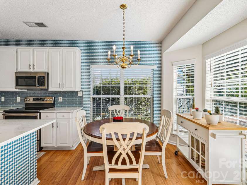 11207 Livingston Mill Road, Charlotte, NC 28273.  MLS# CAR4434862, YatesRealty ID 56926. Dining area with bay window.