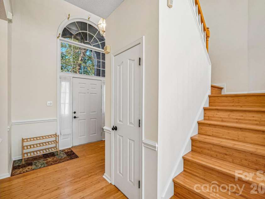 11207 Livingston Mill Road, Charlotte, NC 28273.  MLS# CAR4434862, YatesRealty ID 56926. Front foyer