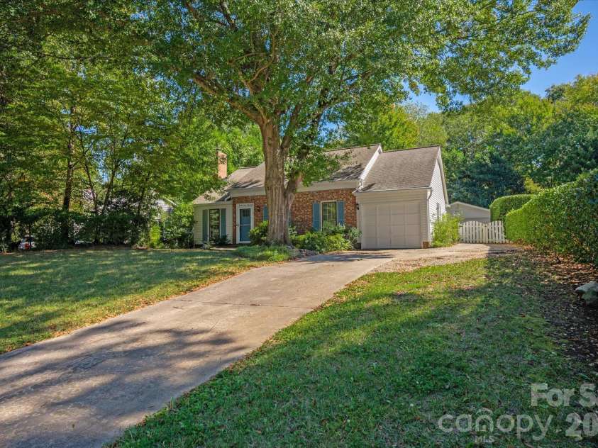 2400 Turnberry Lane, Charlotte, NC 28210.  MLS# CAR4435091, YatesRealty ID 56927. 