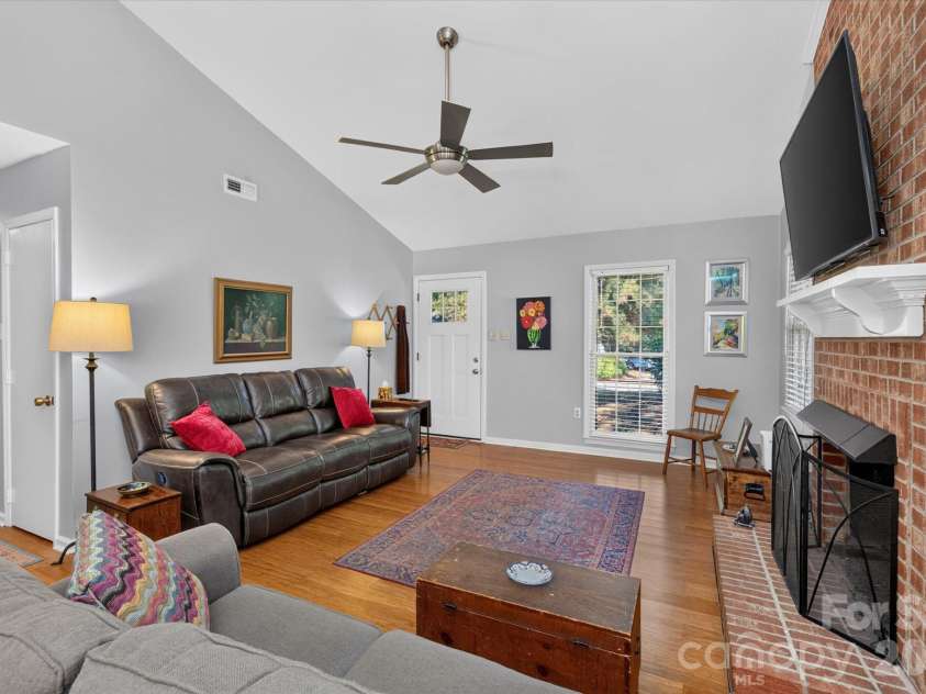 2400 Turnberry Lane, Charlotte, NC 28210.  MLS# CAR4435091, YatesRealty ID 56927. 
