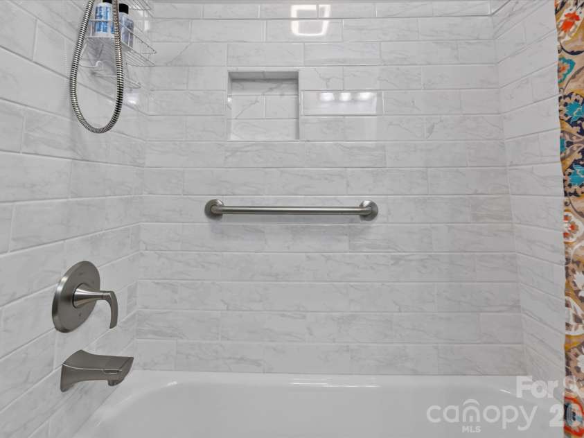 2400 Turnberry Lane, Charlotte, NC 28210.  MLS# CAR4435091, YatesRealty ID 56927. 