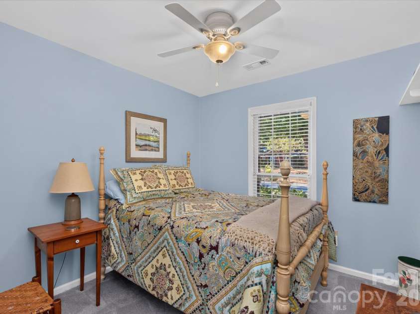 2400 Turnberry Lane, Charlotte, NC 28210.  MLS# CAR4435091, YatesRealty ID 56927. 