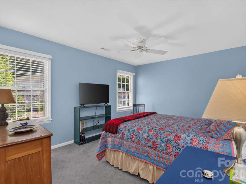 2400 Turnberry Lane, Charlotte, NC 28210.  MLS# CAR4435091, YatesRealty ID 56927. 