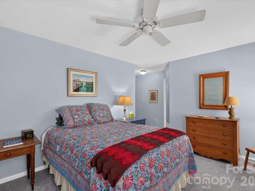2400 Turnberry Lane, Charlotte, NC 28210.  MLS# CAR4435091, YatesRealty ID 56927. 