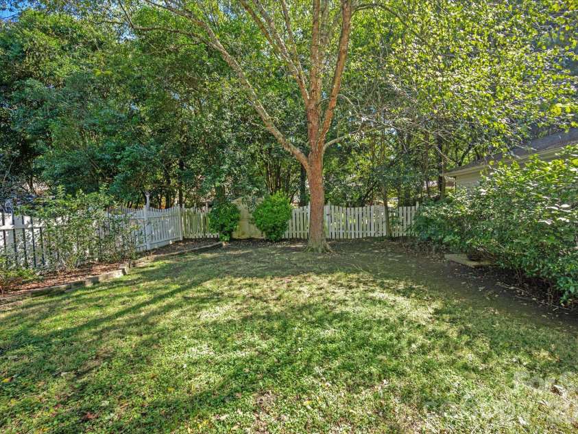 2400 Turnberry Lane, Charlotte, NC 28210.  MLS# CAR4435091, YatesRealty ID 56927. 