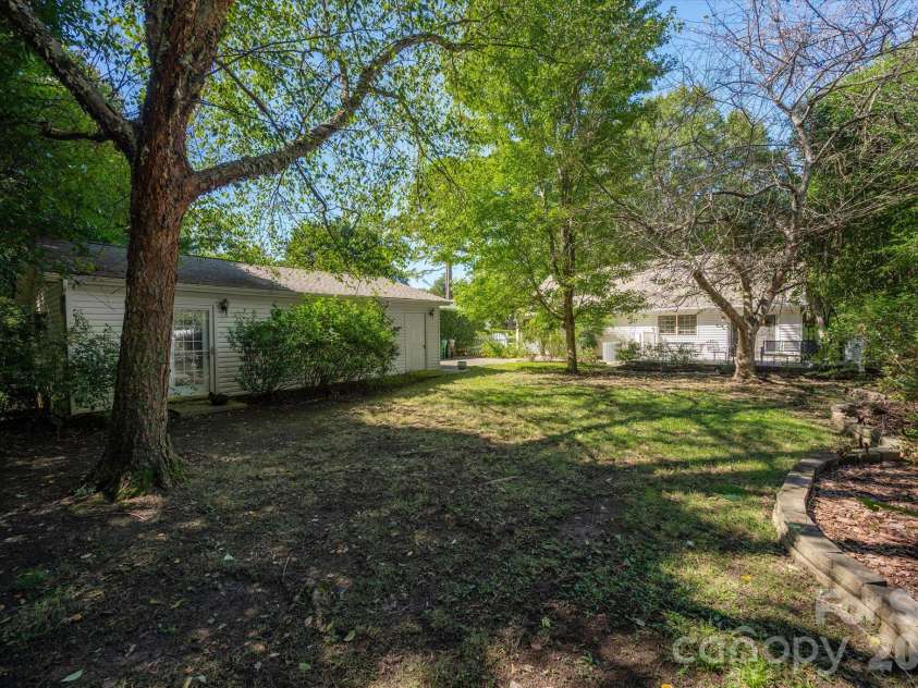 2400 Turnberry Lane, Charlotte, NC 28210.  MLS# CAR4435091, YatesRealty ID 56927. 