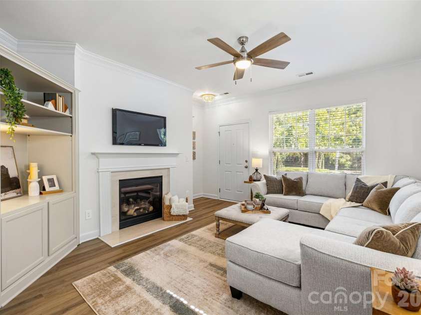 5045 Prosperity Church Road, Charlotte, NC 28269.  MLS# CAR4435016, YatesRealty ID 56928. 