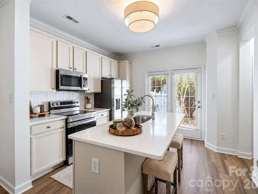 5045 Prosperity Church Road, Charlotte, NC 28269.  MLS# CAR4435016, YatesRealty ID 56928. 