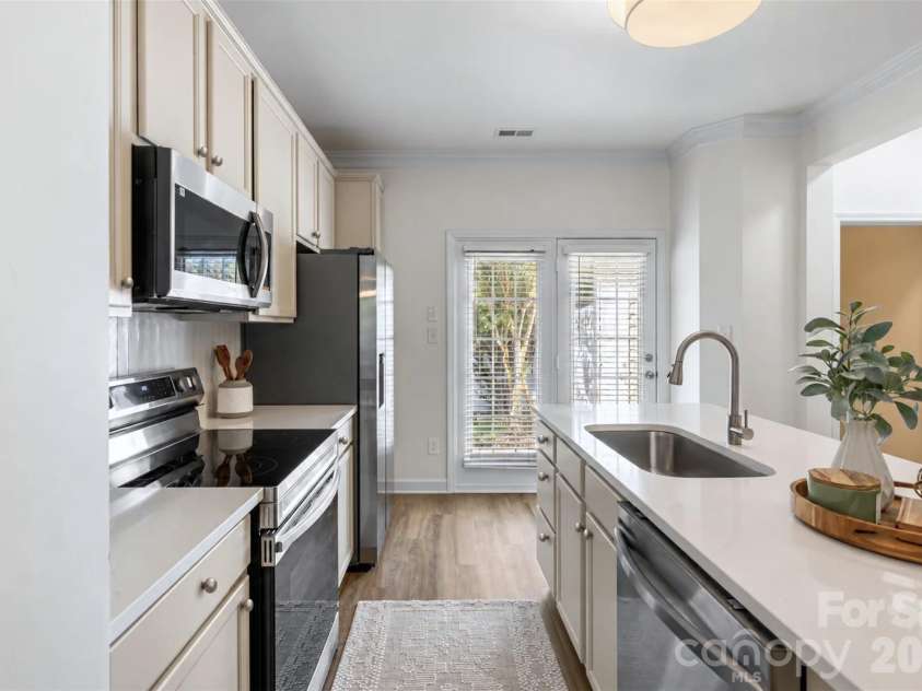 5045 Prosperity Church Road, Charlotte, NC 28269.  MLS# CAR4435016, YatesRealty ID 56928. 