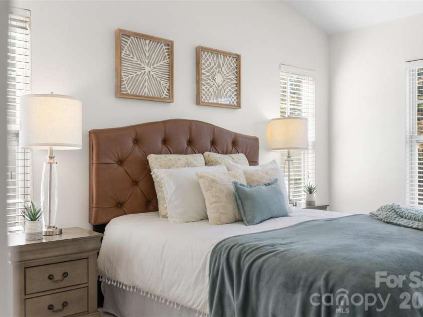 5045 Prosperity Church Road, Charlotte, NC 28269.  MLS# CAR4435016, YatesRealty ID 56928. 