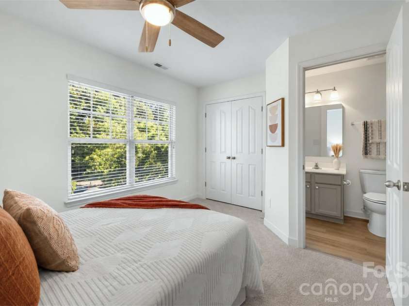 5045 Prosperity Church Road, Charlotte, NC 28269.  MLS# CAR4435016, YatesRealty ID 56928. 