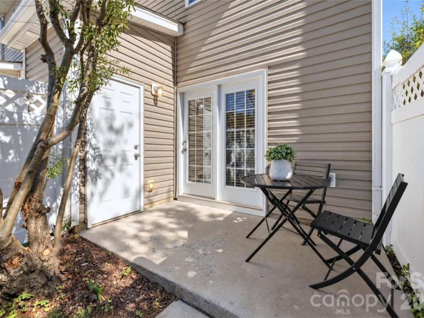 5045 Prosperity Church Road, Charlotte, NC 28269.  MLS# CAR4435016, YatesRealty ID 56928. 