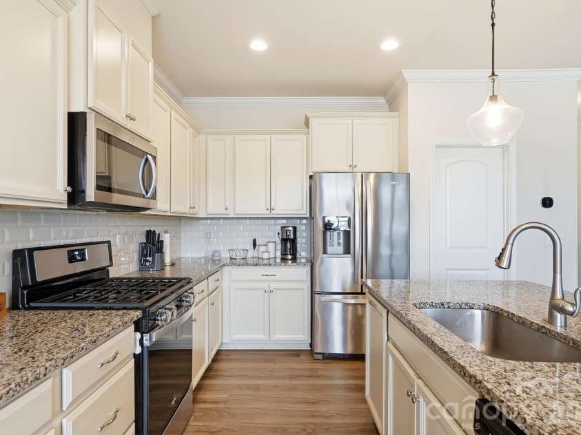 19020 Hawk Haven Lane, Charlotte, NC 28278.  MLS# CAR4434892, YatesRealty ID 56929. 