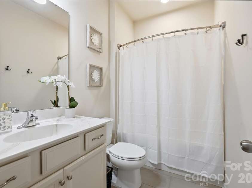 19020 Hawk Haven Lane, Charlotte, NC 28278.  MLS# CAR4434892, YatesRealty ID 56929. 
